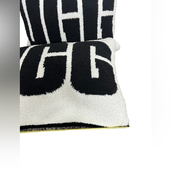 UGG Poppy Logo Pillow Set Of 2 - Picture 8 of 11